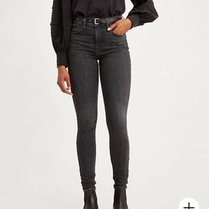 Black High Rise Levi’s jeans